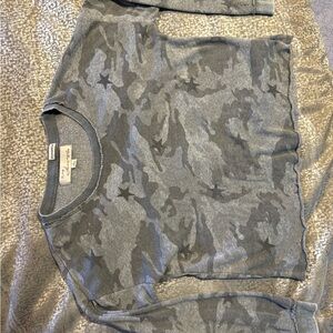 Camo sweatshirt with stars crop grey